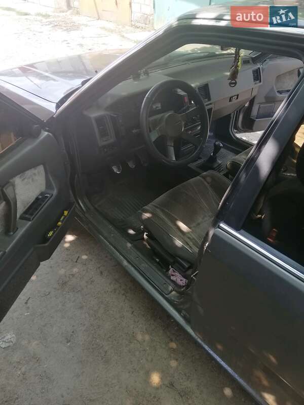 Седан Nissan Bluebird 1989 в Первомайську