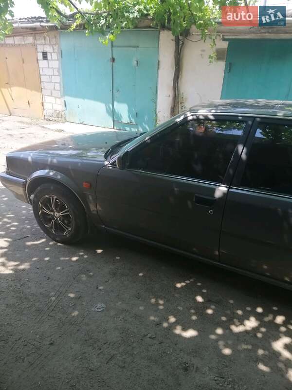 Седан Nissan Bluebird 1989 в Первомайську