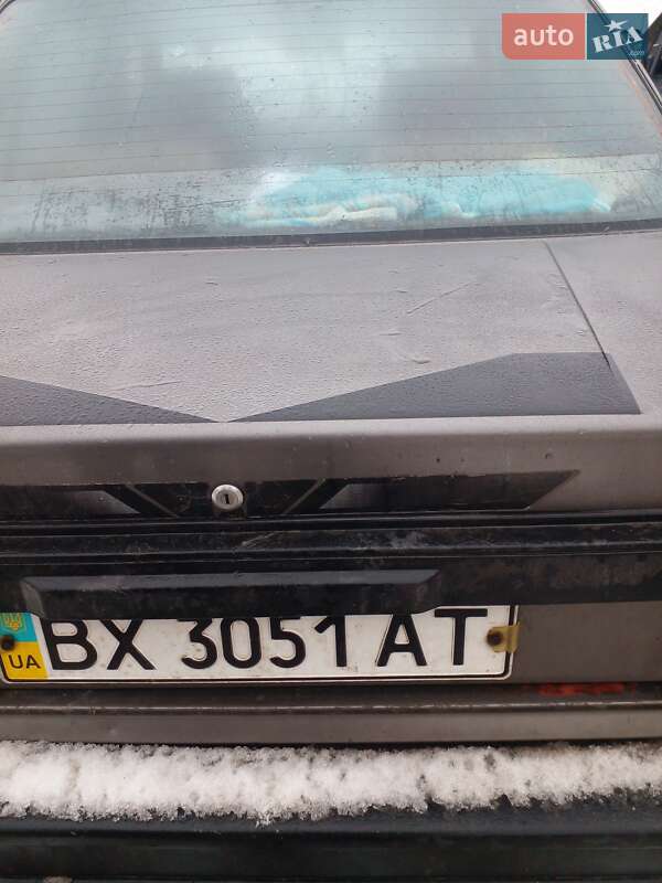 Седан Nissan Bluebird 1988 в Хмельницком