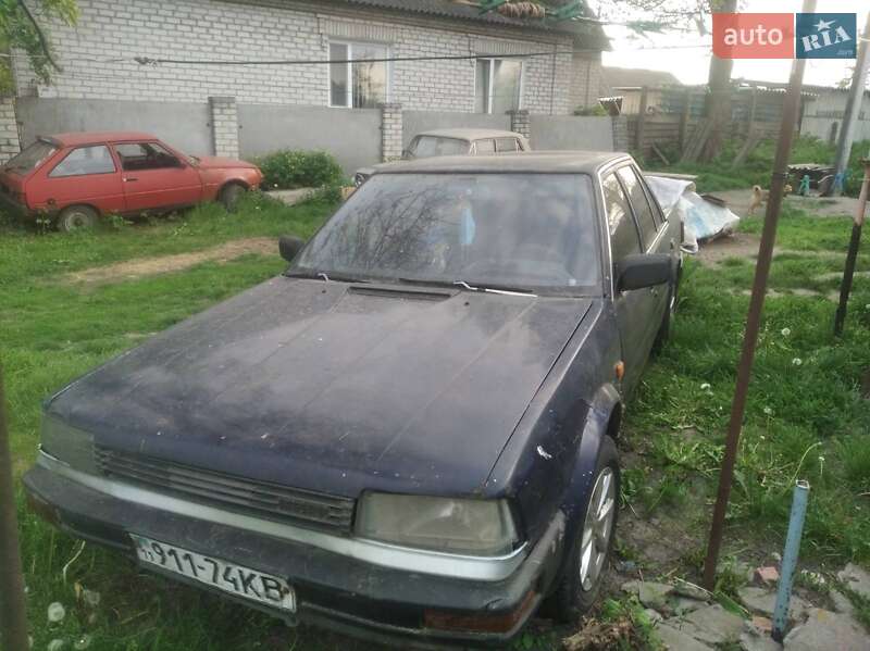 Седан Nissan Bluebird 1987 в Миронівці