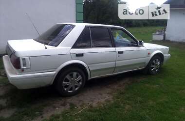 Седан Nissan Bluebird 1989 в Теофиполе