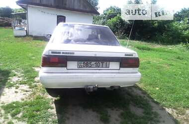 Седан Nissan Bluebird 1989 в Теофиполе