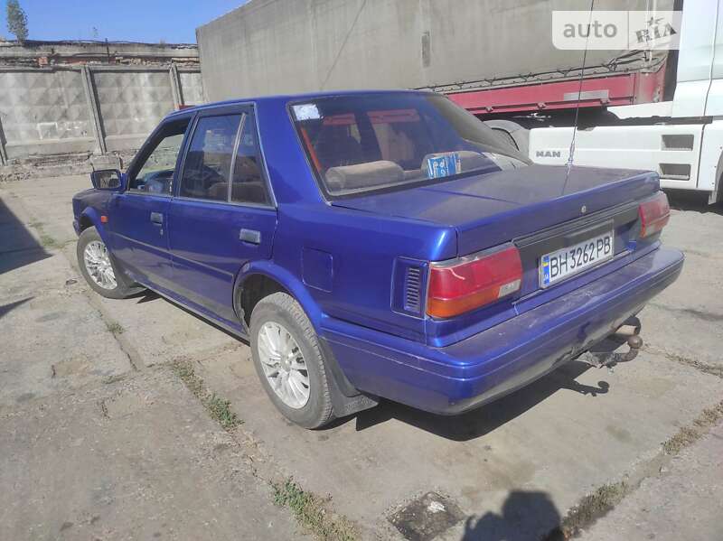 Седан Nissan Bluebird 1990 в Черноморске