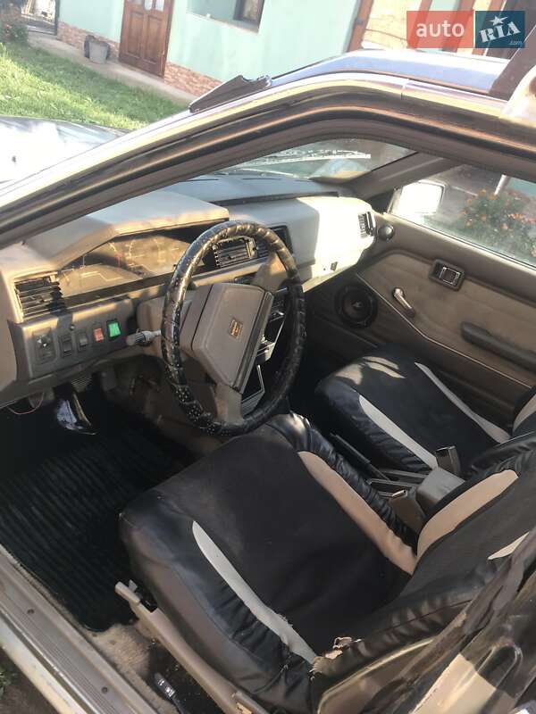 Універсал Nissan Bluebird 1989 в Чернівцях