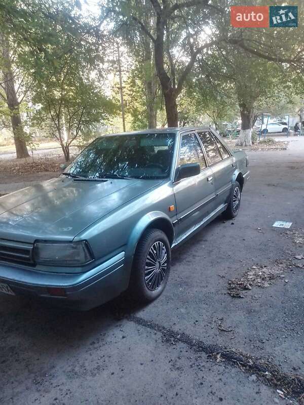 Седан Nissan Bluebird 1987 в Миколаєві