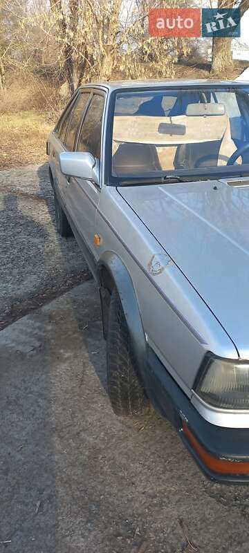 Седан Nissan Bluebird 1987 в Широком
