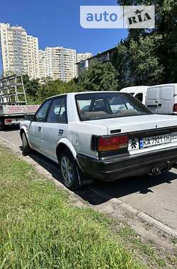 Седан Nissan Bluebird 1988 в Киеве