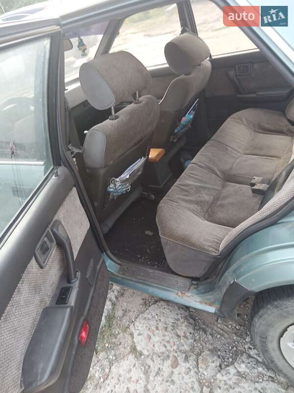 Седан Nissan Bluebird 1989 в Одесі