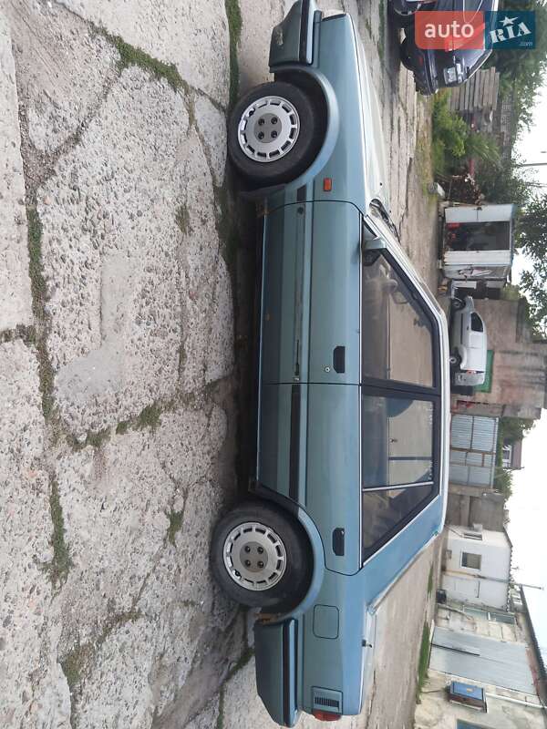 Седан Nissan Bluebird 1989 в Одесі