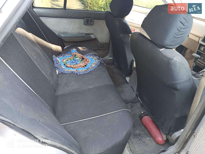 Седан Nissan Bluebird 1984 в Овідіополі