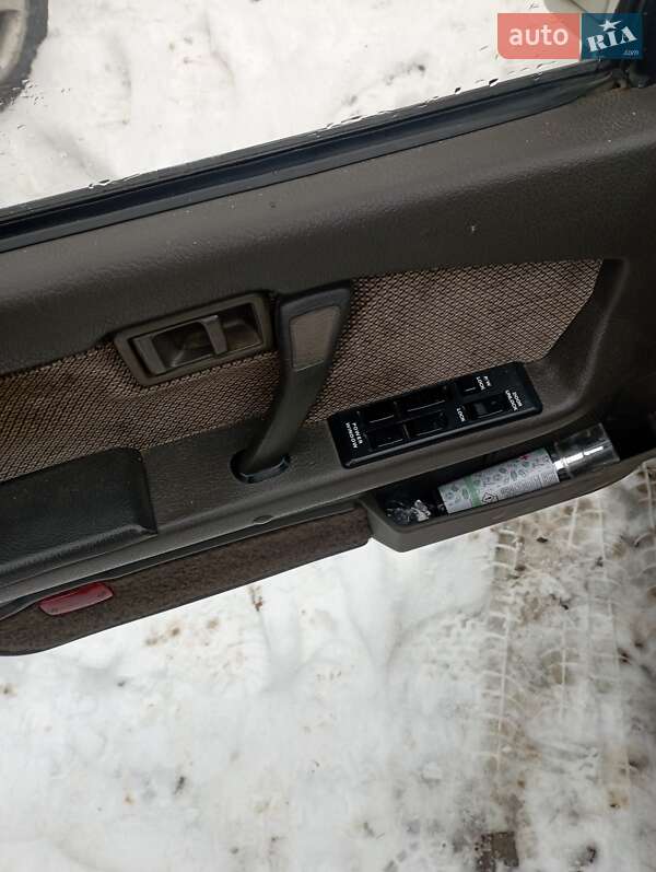 Седан Nissan Bluebird 1988 в Ужгороде