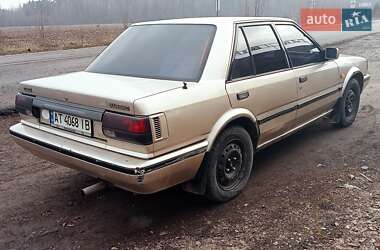 Седан Nissan Bluebird 1990 в Богородчанах