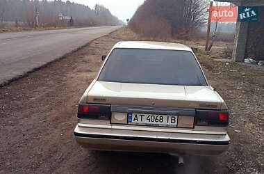 Седан Nissan Bluebird 1990 в Богородчанах