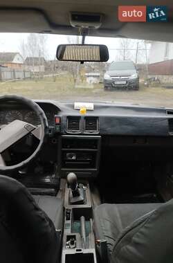 Седан Nissan Bluebird 1987 в Вирах