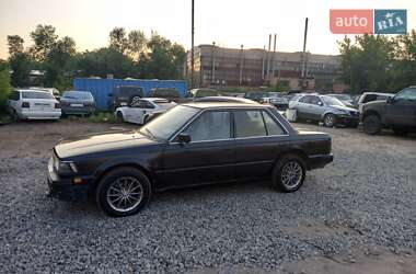 Седан Nissan Bluebird 1985 в Полтаві