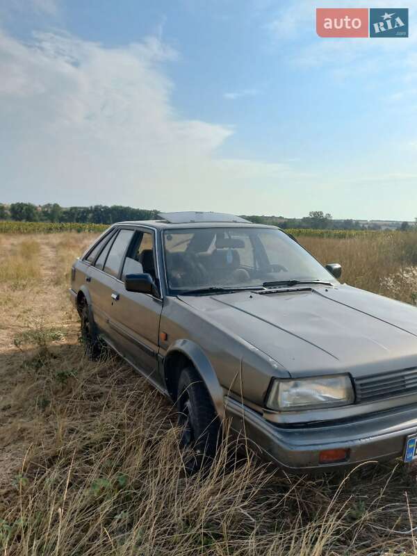 Седан Nissan Bluebird 1987 в Ананьїві