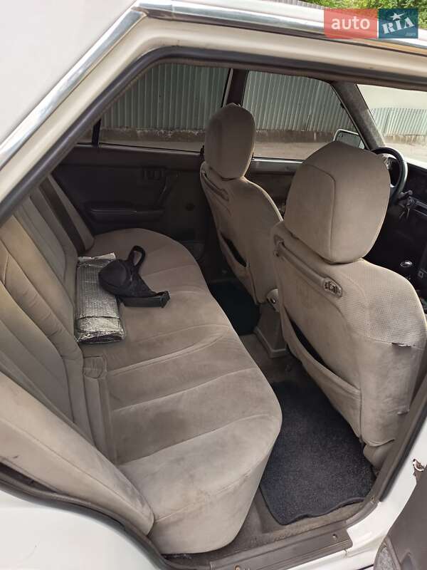 Седан Nissan Bluebird 1989 в Одесі