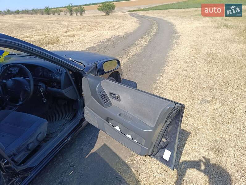 Седан Nissan Bluebird 1992 в Роздільній