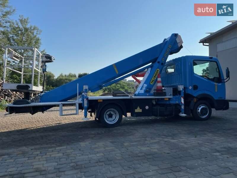 Nissan Cabstar 2012