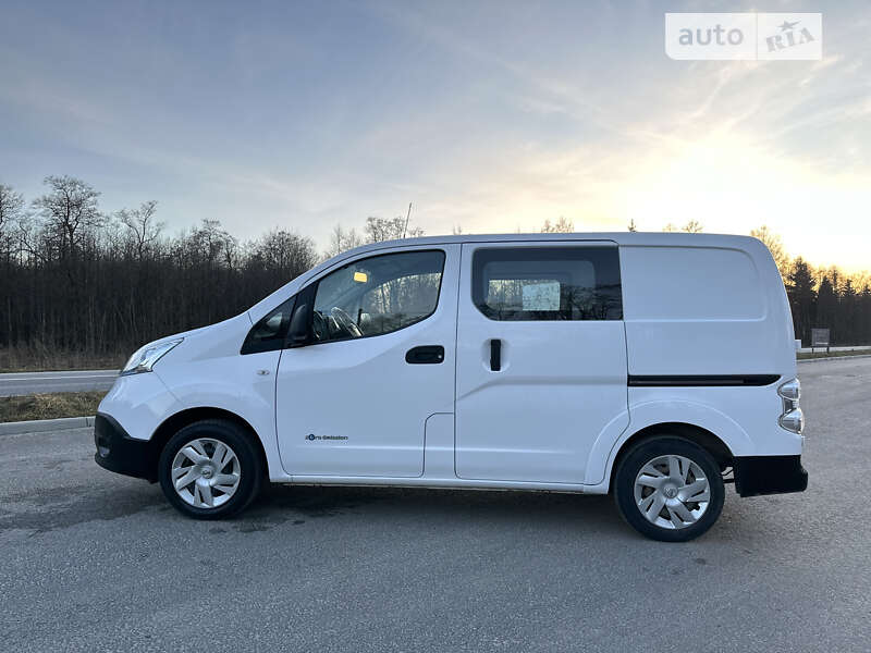 Вантажний фургон Nissan e-NV200 2017 в Тернополі