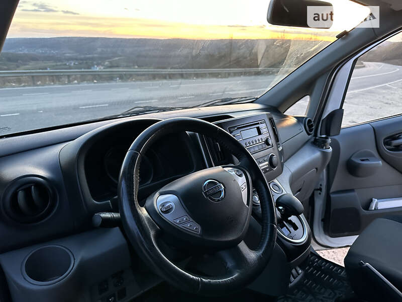 Вантажний фургон Nissan e-NV200 2017 в Тернополі