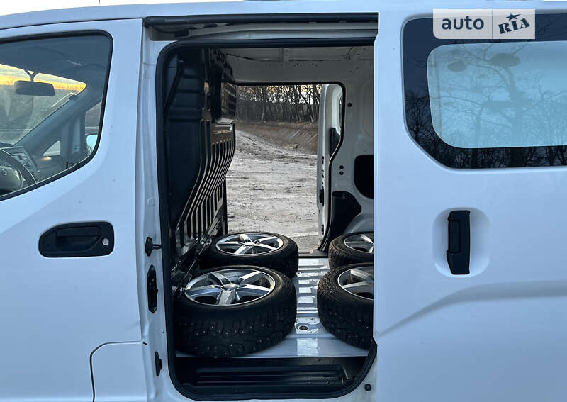 Вантажний фургон Nissan e-NV200 2017 в Тернополі