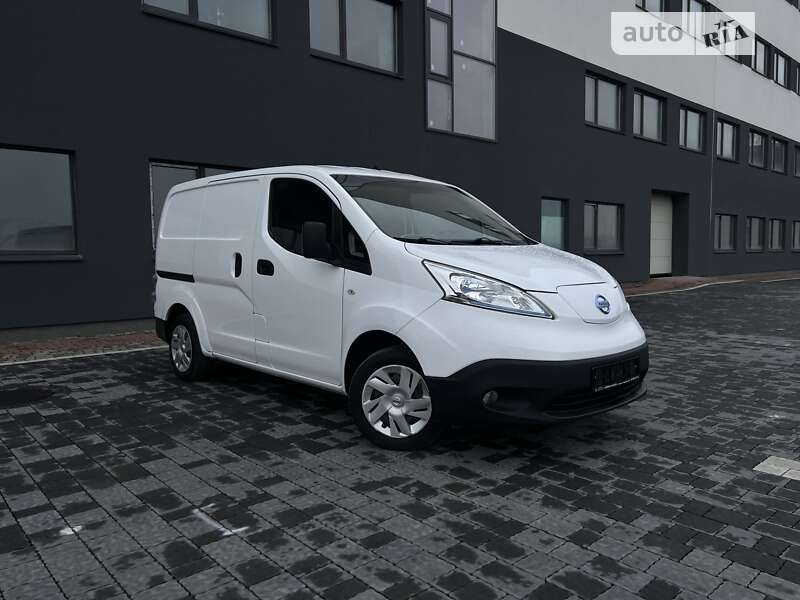 Вантажний фургон Nissan e-NV200 2018 в Львові