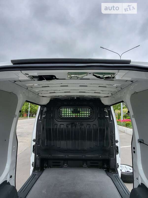 Грузовой фургон Nissan e-NV200 2017 в Запорожье