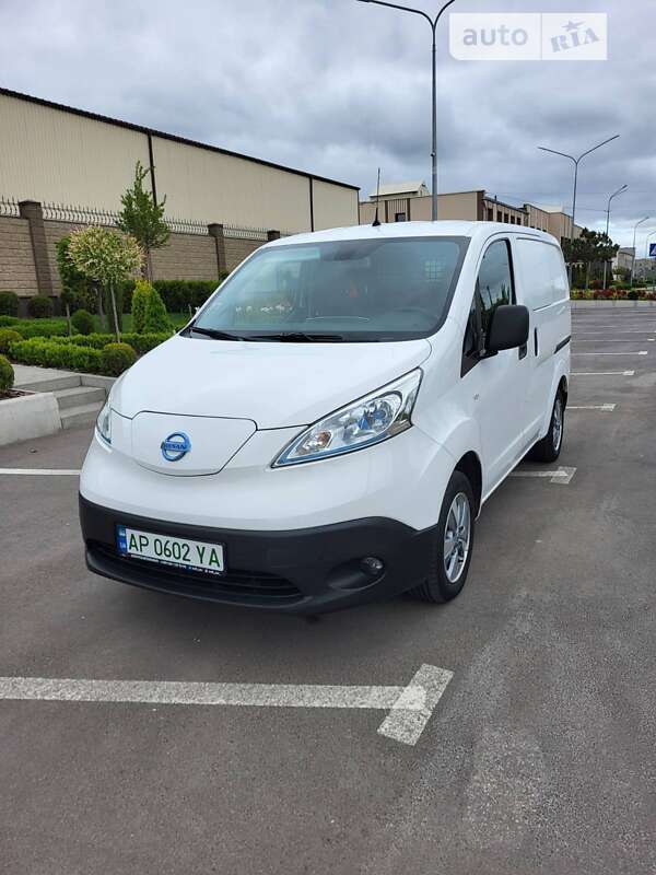 Грузовой фургон Nissan e-NV200 2017 в Запорожье