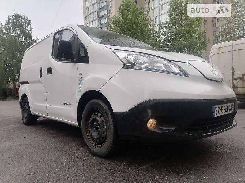 Грузопассажирский фургон Nissan e-NV200 2018 в Киеве