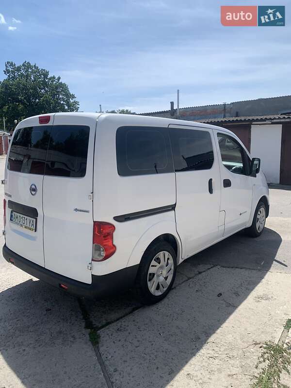 Мінівен Nissan e-NV200 2014 в Житомирі