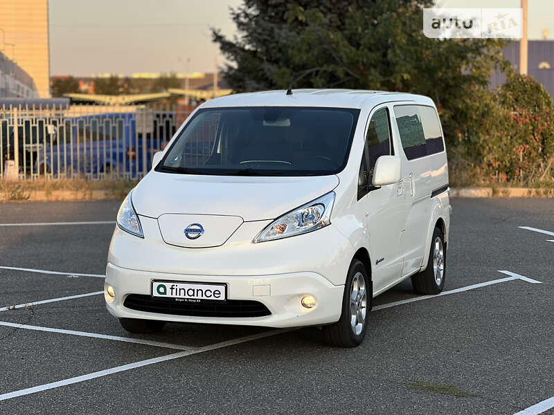 Минивэн Nissan e-NV200 2015 в Киеве