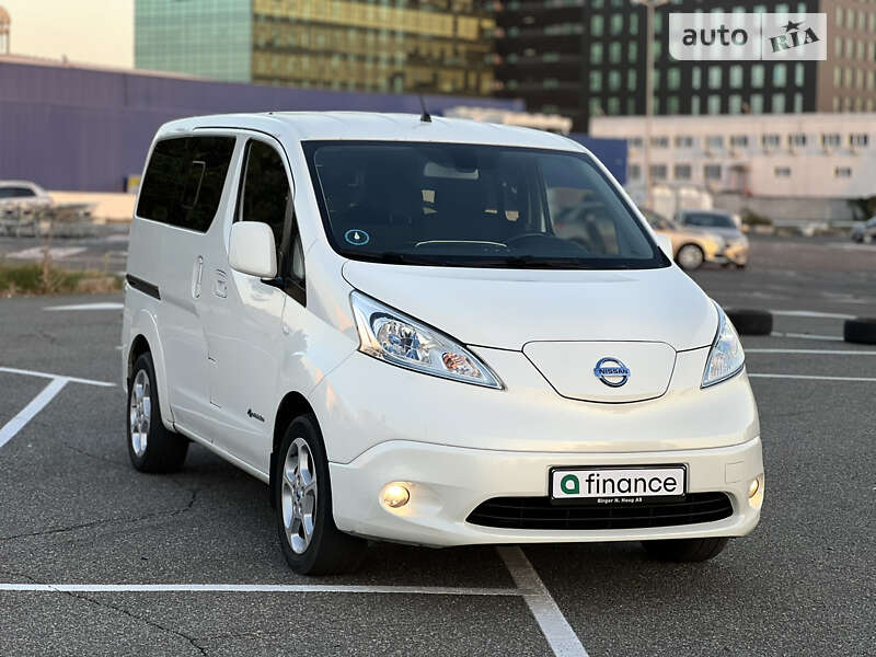 Минивэн Nissan e-NV200 2015 в Киеве