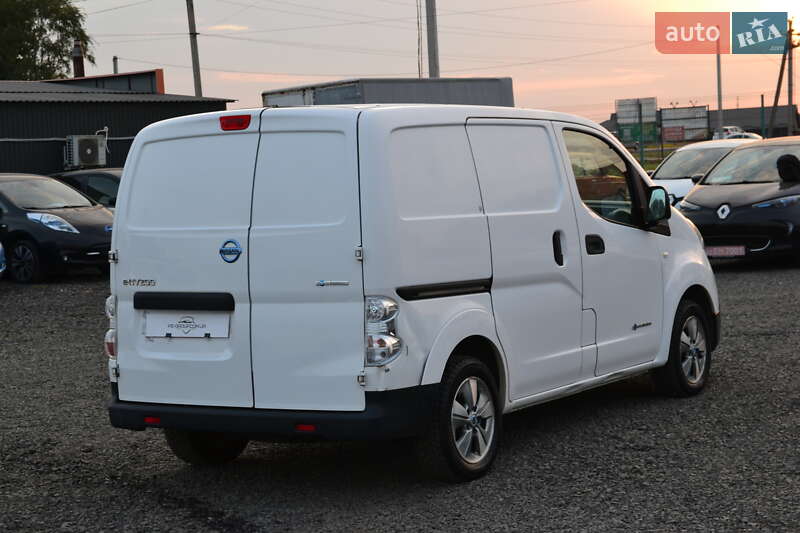 Вантажний фургон Nissan e-NV200 2015 в Луцьку
