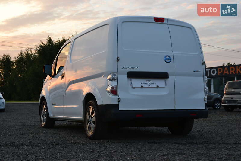 Вантажний фургон Nissan e-NV200 2015 в Луцьку
