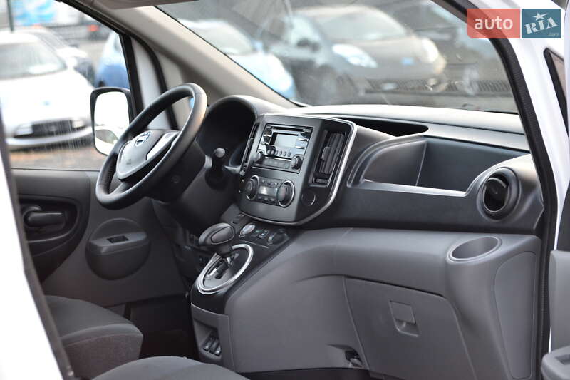 Вантажний фургон Nissan e-NV200 2015 в Луцьку