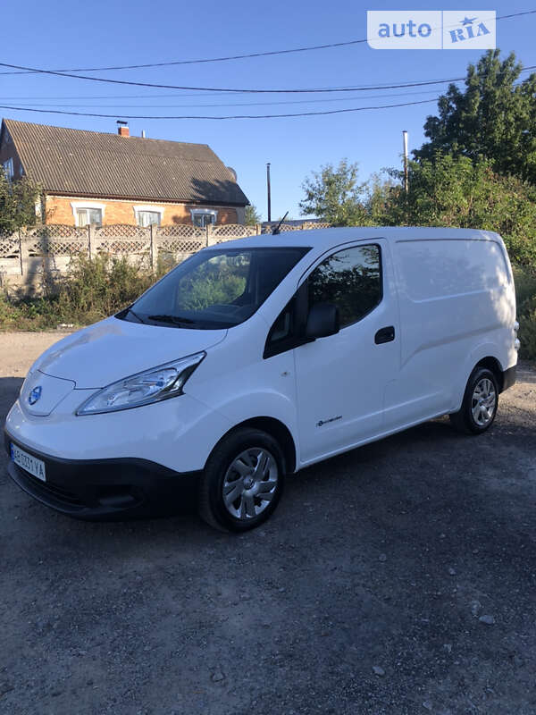 Вантажний фургон Nissan e-NV200 2016 в Вінниці