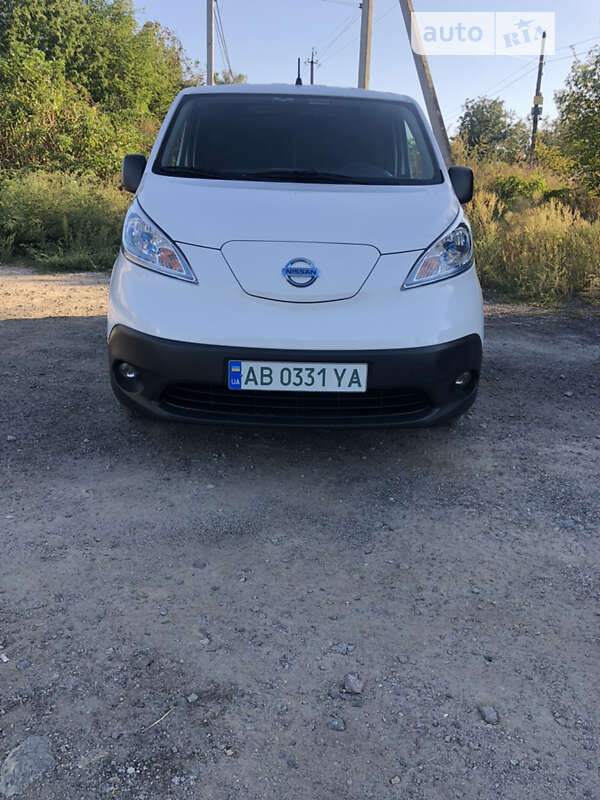 Вантажний фургон Nissan e-NV200 2016 в Вінниці