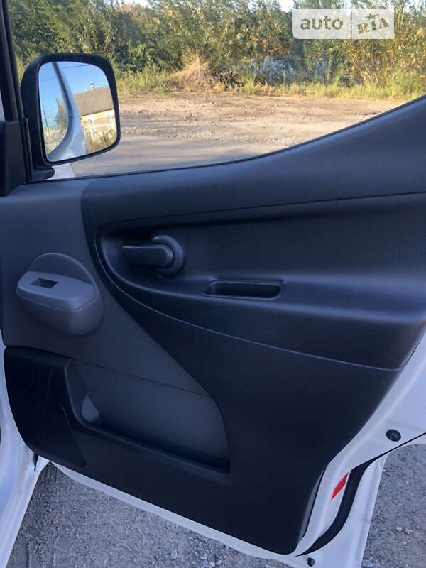 Вантажний фургон Nissan e-NV200 2016 в Вінниці