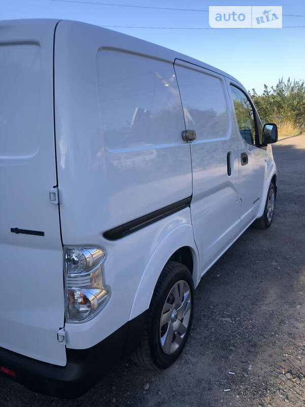 Вантажний фургон Nissan e-NV200 2016 в Вінниці