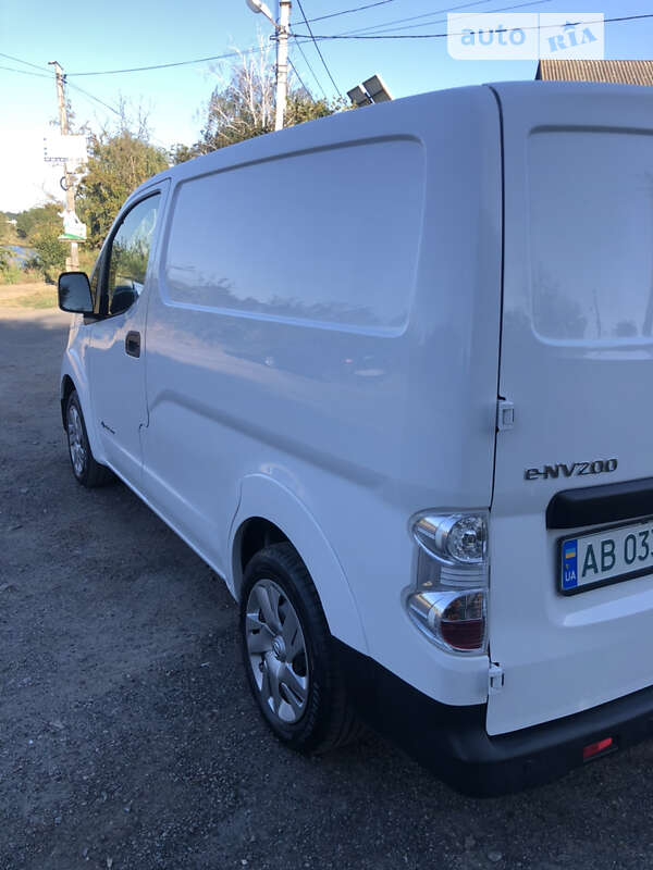 Вантажний фургон Nissan e-NV200 2016 в Вінниці