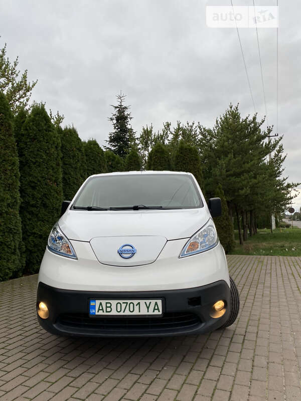 Грузовой фургон Nissan e-NV200 2017 в 