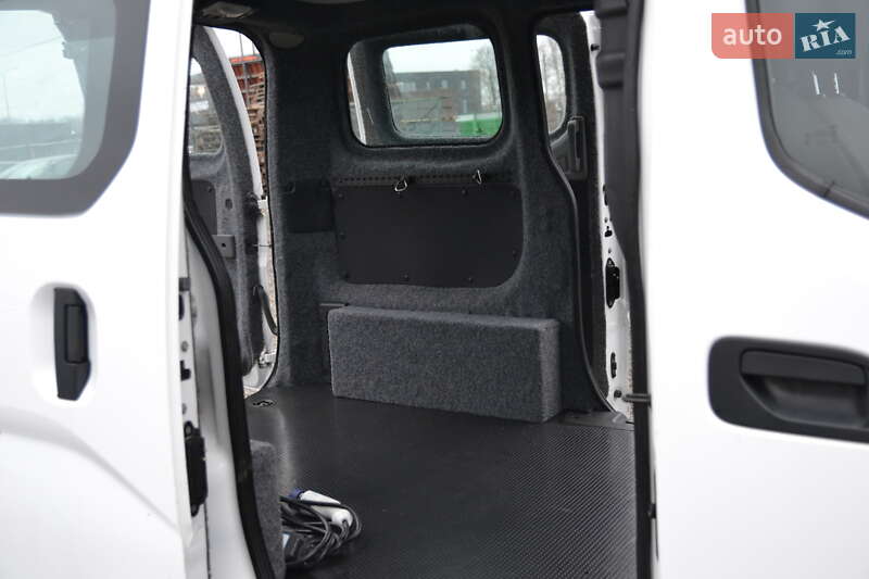 Грузовой фургон Nissan e-NV200 2020 в Луцке