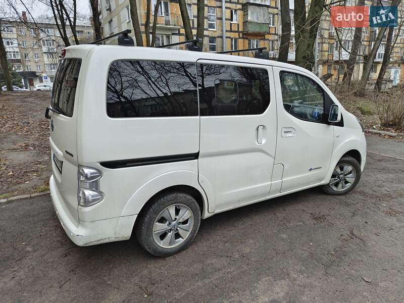 Мінівен Nissan e-NV200 2015 в Дніпрі