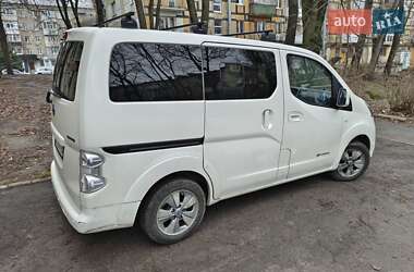 Мінівен Nissan e-NV200 2015 в Дніпрі