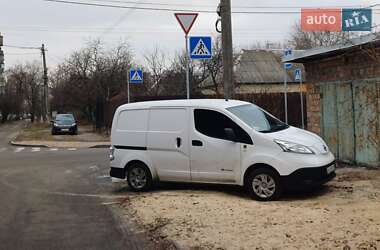 Грузовой фургон Nissan e-NV200 2016 в Киеве