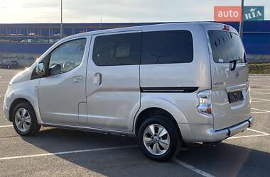 Минивэн Nissan e-NV200 2018 в 