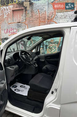 Грузовой фургон Nissan e-NV200 2019 в 