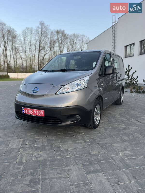 Грузовой фургон Nissan e-NV200 2019 в 