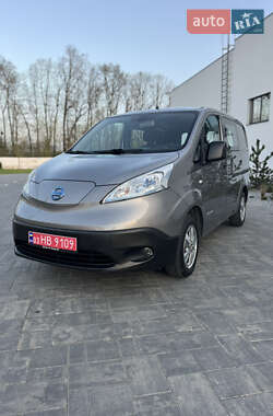 Грузовой фургон Nissan e-NV200 2019 в 